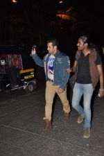 Salman Khan auditions struggling singer on streets of Bandra in Mumbai on 12th Jan 2014